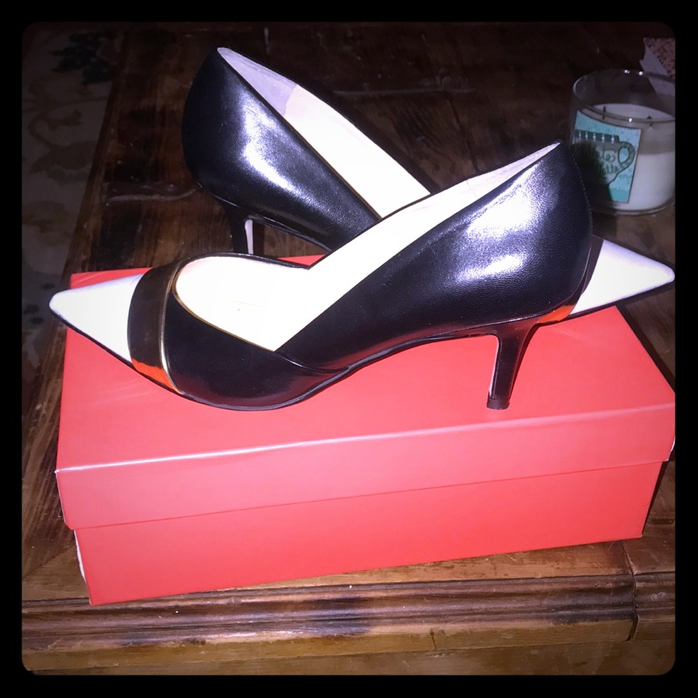 Ivanka Trump black leather pumps